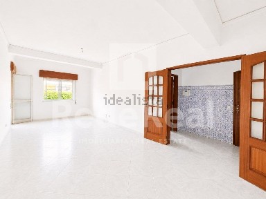 Apartamento T2 à venda na Rua Dom Frei Joao de Faro