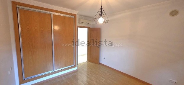 Apartamento T2 à venda na Rua da St.ª Casa da Misericórdia de Olhão, 13