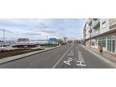 Espaço comercial à venda na Avenida Dom Afonso Henriques