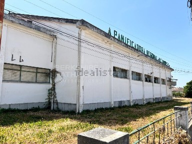 Armazém à venda na Rua Paulino da Cunha e Silva