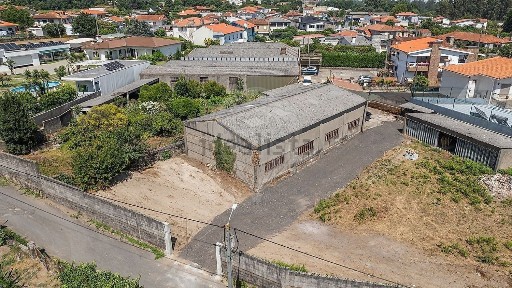 Armazém à venda na Estrada Nacional s/n