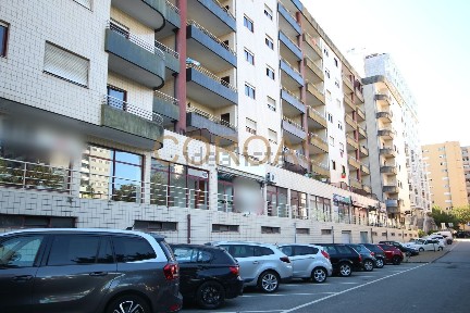Espaço comercial à venda na Rua Padre António Vieira, 42