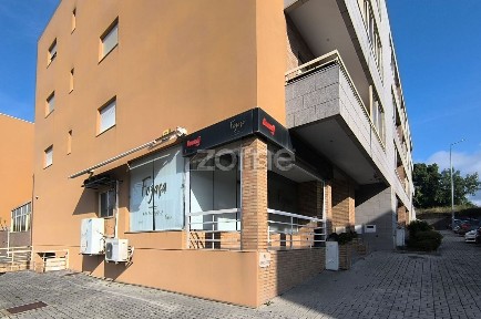 Espaço comercial à venda na Rua Cimo de Vila