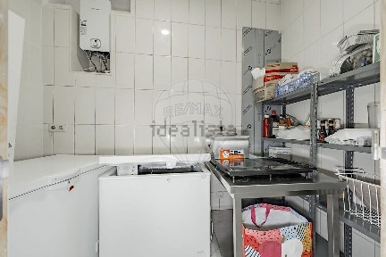 Negócio à venda na Rua Padre Luís Portela, 25