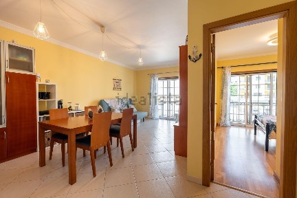 Apartamento T1 à venda na Avenida do Rio