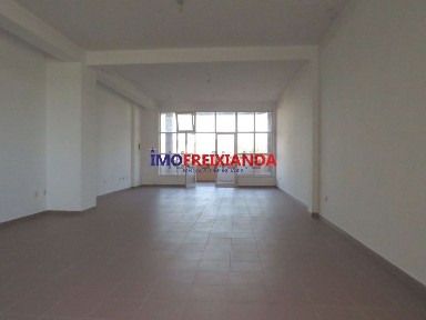 Espaço comercial à venda em Caxarias