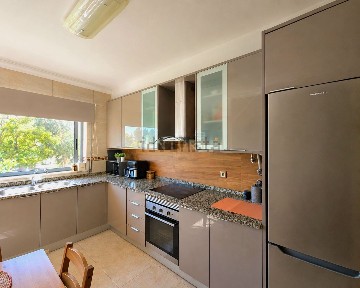 Apartamento T2 à venda na Rua Humberto Fernandes, 14