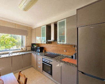 Apartamento T2 à venda na Rua Humberto Fernandes, 14