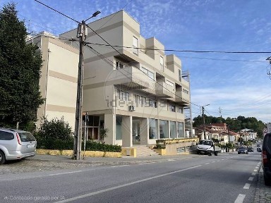 Espaço comercial à venda na Rua da Dourada