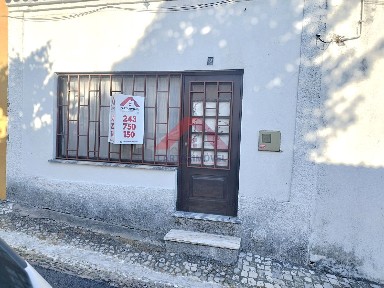 Armazém à venda em Pontével