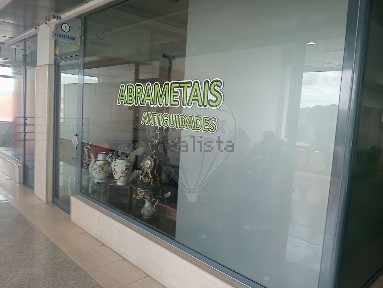 Espaço comercial à venda na Travessa Cónego Silva Martins