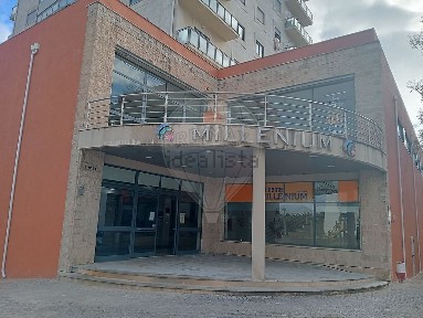 Espaço comercial à venda em São Vicente - São João - Alferrarede