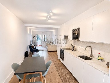 Apartamento T2 à venda na Rua Manuel João Paulo Rocha