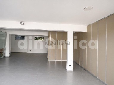 Espaço comercial à venda na Rua da Labruge