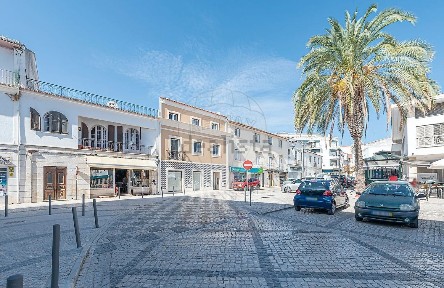 Espaço comercial à venda no Largo de Dom Diogo Fernandes de Almeida