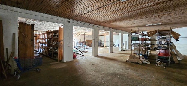 Armazém à venda em Minde