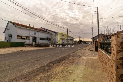Armazém à venda na Rua Cidade de Santarém
