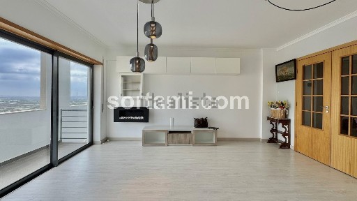 Apartamento T3 à venda no Alto de Santo António - Bom João - João de Deus