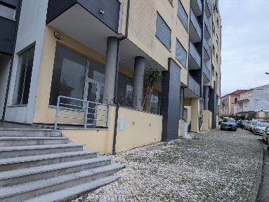 Espaço comercial à venda na Rua de Miguel de Arnide