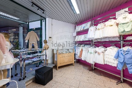 Espaço comercial à venda na Rua Luís de Camões