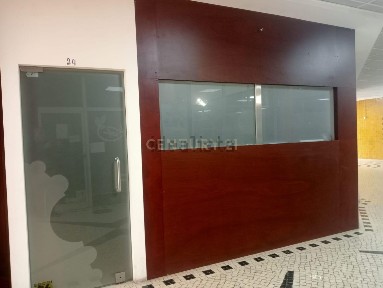 Espaço comercial à venda na Praça Marechal Carmona, 5