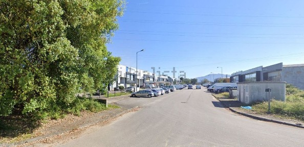 Armazém com rentabilidade à venda em Lugar de Larim s/n