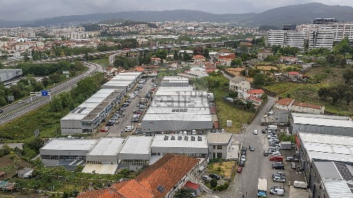 Armazém à venda na Rua António Ferreira Rito, 5