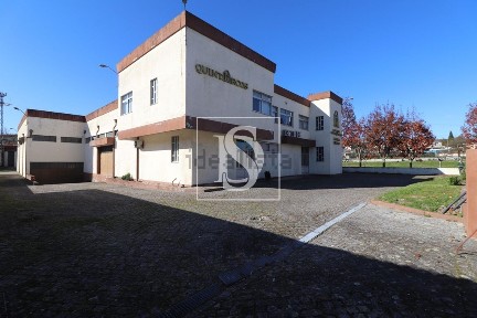 Armazém à venda em Barcelos