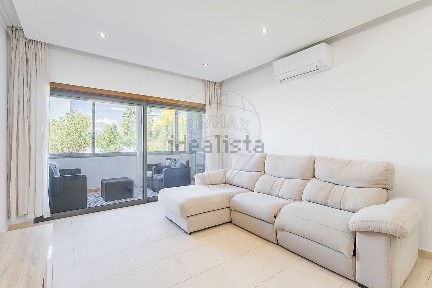 Apartamento T3 à venda na Urbanização Vale Franªa