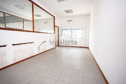 Armazém à venda em Muge