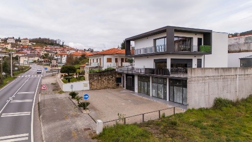 Espaço comercial à venda na Avenida da Nacional