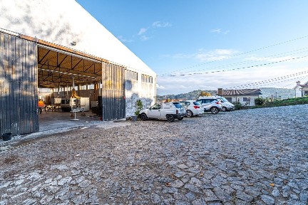 Armazém com rentabilidade à venda na Avenida São Bento
