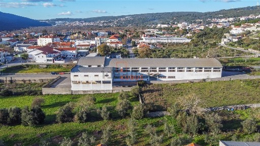 Armazém à venda em Minde