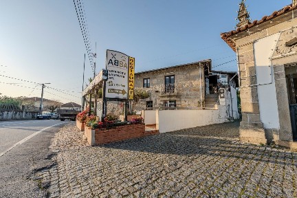 Espaço comercial com rentabilidade à venda na Rua laginha s/n