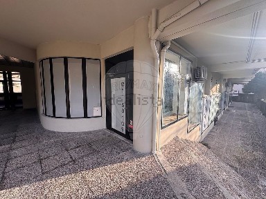 Espaço comercial à venda na Rua da Ponte