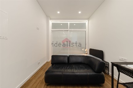 Apartamento T4 à venda na Rua Raul de Matos, 84