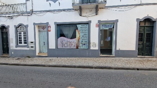 Espaço comercial à venda na Rua de Santarém, 83