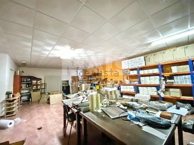 Espaço comercial à venda na Travessa Padre António Fernandes