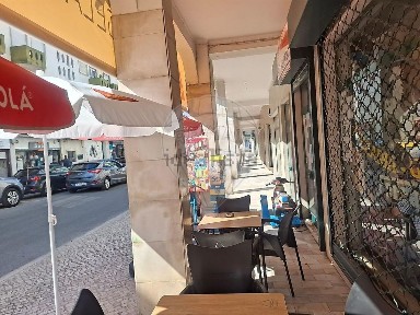 Armazém à venda na Rua Manuel de Arriaga