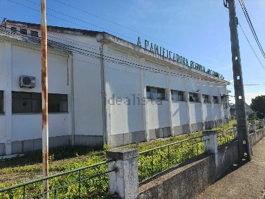 Espaço comercial ou armazém à venda em Alcanhões