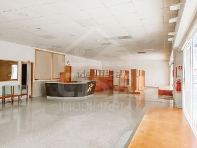 Espaço comercial à venda em Samora Correia