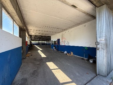 Armazém à venda na Travessa da Magrou, 3