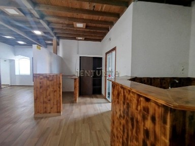 Espaço comercial à venda na Rua Clara Passos Esteves, 1 a