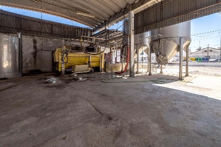 Armazém à venda na Rua Diamantino Máximo Monsanto