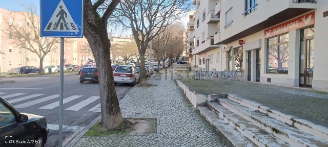 Espaço comercial à venda na Avenida Bernardo Santareno