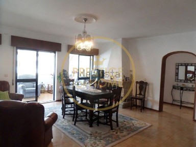 Penthouse à venda na Avenida 25 de Abril
