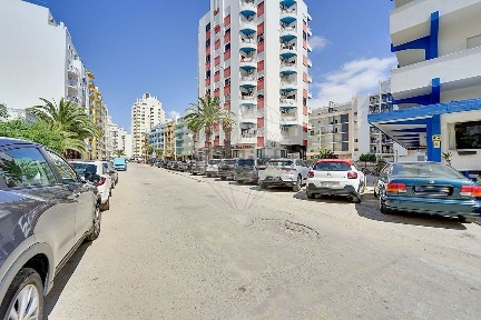 Apartamento T0 à venda na Rua Doutor João Zeferino Pereira