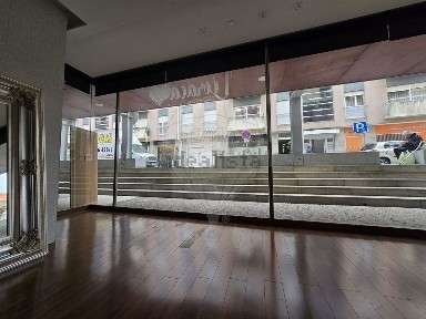 Espaço comercial à venda na Travessa de Camões