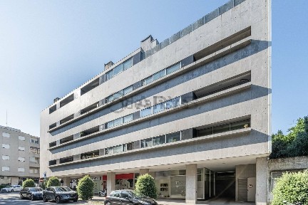 Espaço comercial ou armazém à venda em Urgezes
