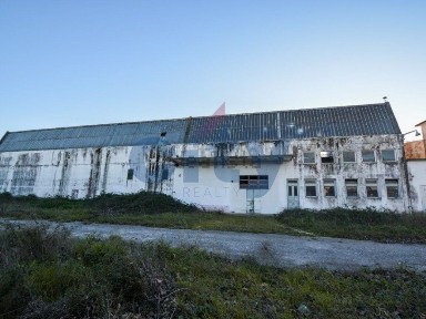 Armazém à venda em Vale da Pedra